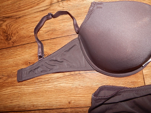 Hübsche moderne Wäsche Gr. 80 C und Slip Gr. 40 Dunkelbraun Schleifchen Sammler