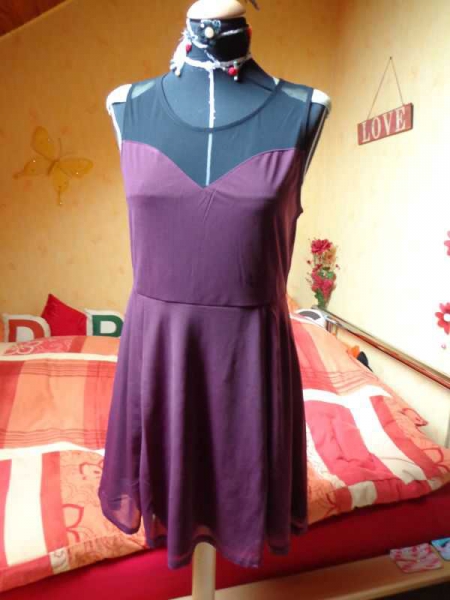 H&M Partykleid Netzeinsätze transparent aubergine