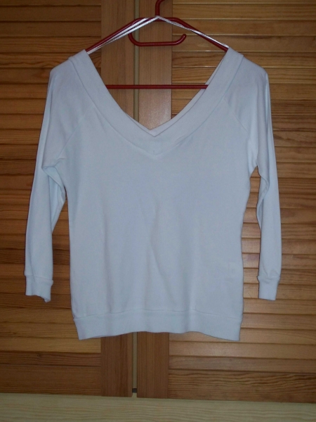 MADISON// Weißes Basic-Shirt mit V-Ausschnitt vorne & hinten NEU