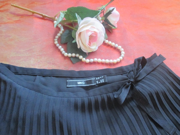 NEU * Edel * Seiden- Chiffon * Crepe de Chinè * Pliseè- Falten * Rock mit Romantik- Schleife 