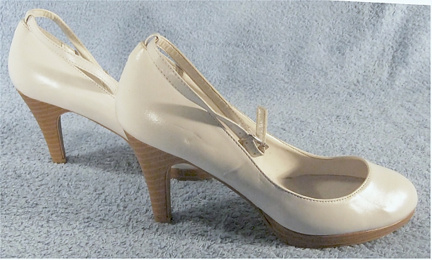 Schuhe Pumps von Jumelles - weiß - Größe 38 - leicht defekt 