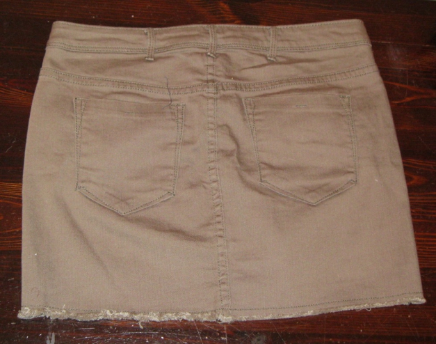 Minirock mit Nieten Gr. 36 Khaki / silber