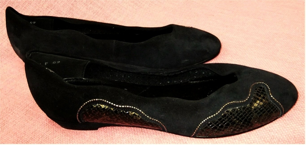 Echtleder Pumps von Salamander - Obermaterial Rauhleder schwarz - Größe 40 