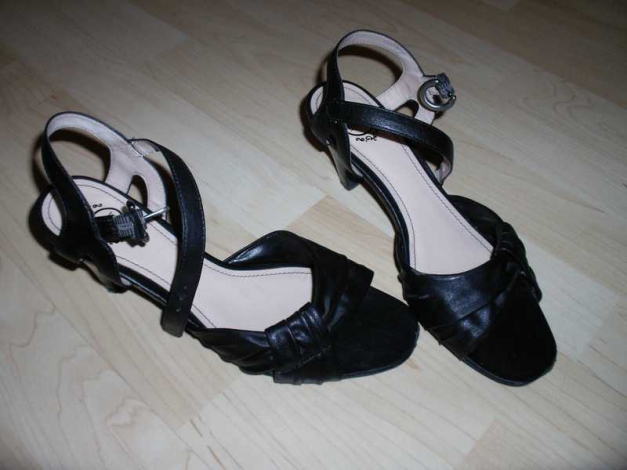 Schwarze hohe Sandaletten mit Riemchen, Esprit, Gr. 38