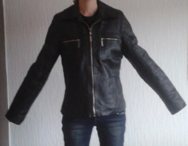 Schwarze Kunstlederjacke