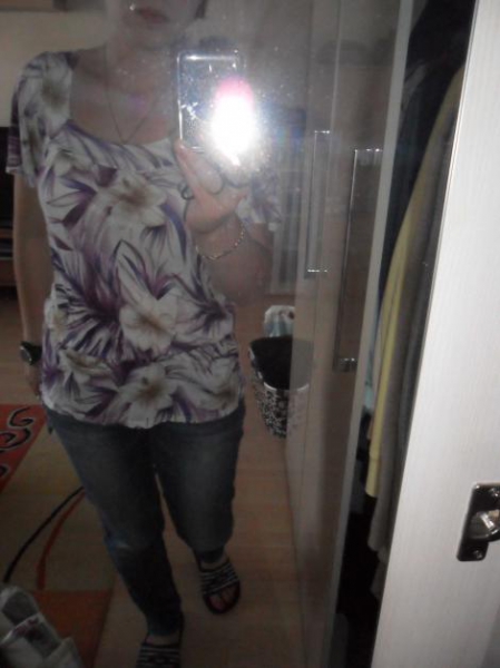 T-Shirt mit beige lila Blumen