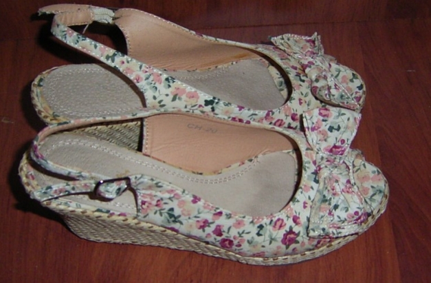 Wedges // Sandallen// Keilabsatz // Blümchenmuster // Gr.36//BSTL