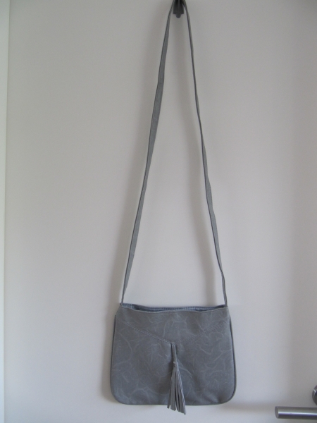 UMHÄNGETASCHE GRAU MIT BOMMEL VINTAGE LOOK  blogger