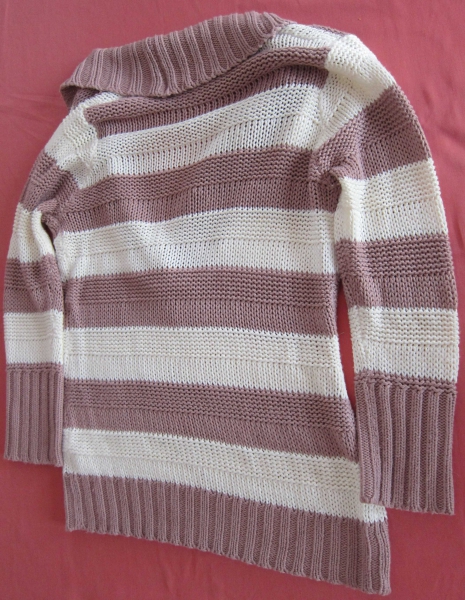 Kuscheliger Pullover mit weitem Kragen