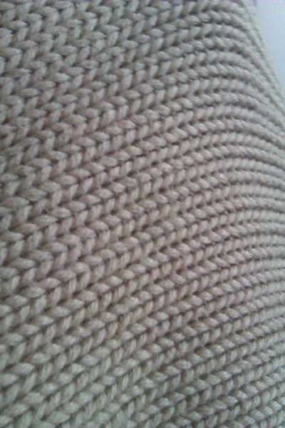 beiger Strickmantel