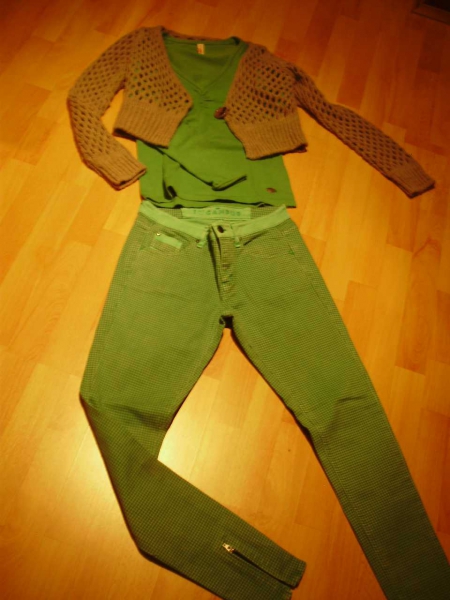 Campus  süße Röhrenjeans  grün Karos 27 XS