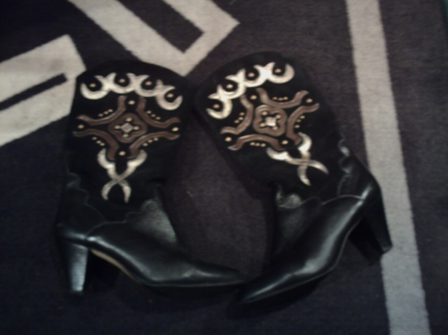 supi ausgefallene schwarze Wildleder Stiefel mit Gold-Applikation