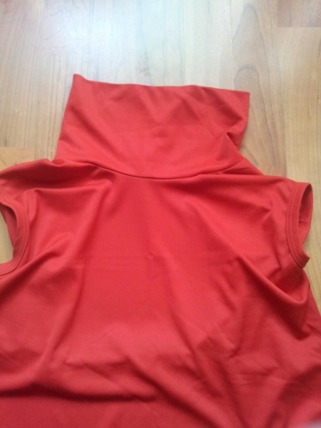 Rollkragen Tanktop in leuchtenden rot, Größe 46/48 von exclusive fashion, Sommertop