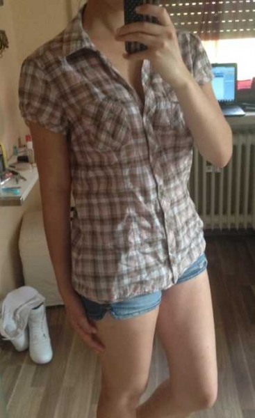schön karierte Bluse