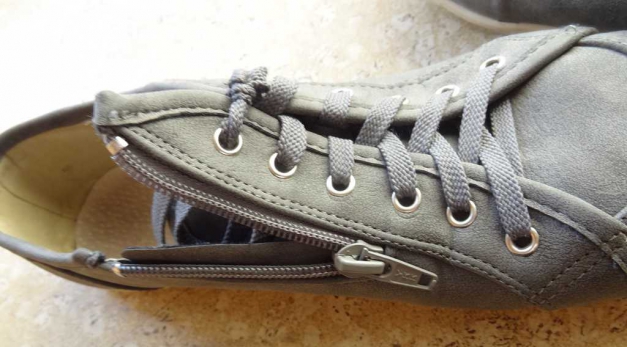Graue Halbschuhe mit Reißverschluss Gr. 39