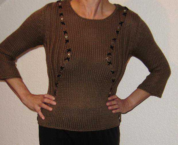 Schöner Stick-Pullover mit Nieten Gr. ca. 38-40 khaki oliv