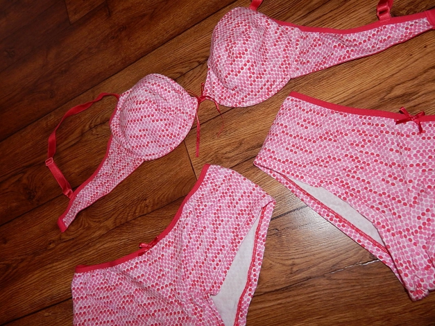 Süßes Wäscheset Leichter Push Up BH und 2 Slips Gr. 40 rot/ weiss