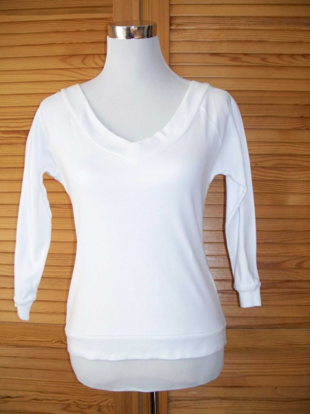 MADISON// Weißes Basic-Shirt mit V-Ausschnitt vorne & hinten NEU