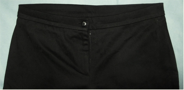 Designer Damen-Hose von Joseph Ribkoff - Mit Loch-Applikationen - schwarz mit Perlen-Muster - Größe 40