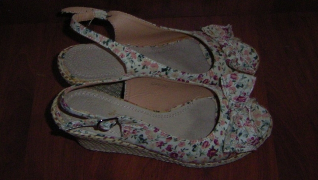 Wedges // Sandallen// Keilabsatz // Blümchenmuster // Gr.36//BSTL