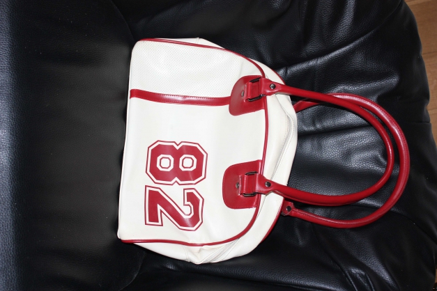 Coole Handtasche, creme mit rot