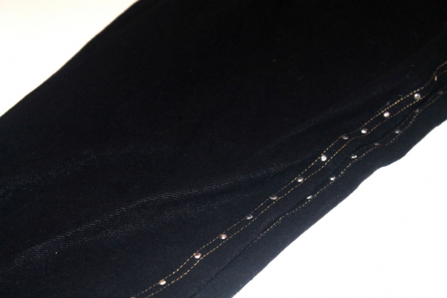 LEGGINGS MIT GUMMIZUG UND STRASSSTEINEN AN DER SEITE