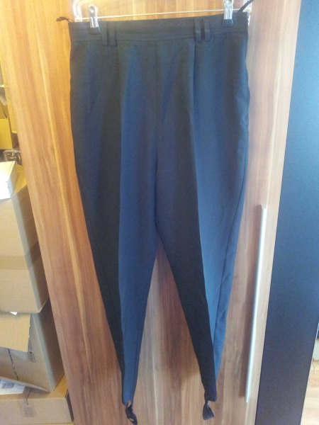 Steghose in schwarz Größe 40/ M , Damenhose, Sommerhose , 100% Polyester