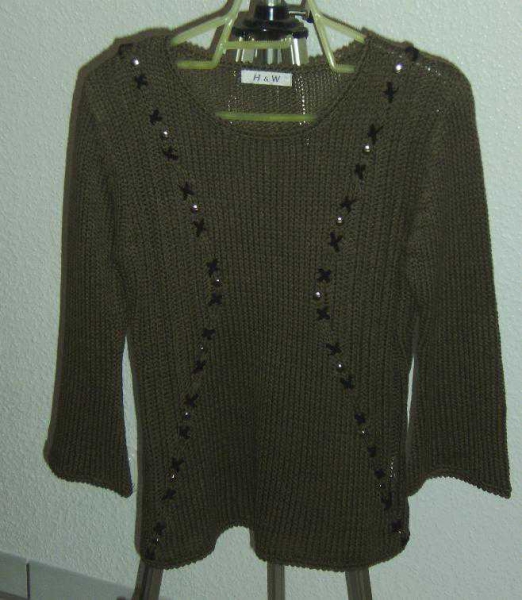 Schöner Stick-Pullover mit Nieten Gr. ca. 38-40 khaki oliv