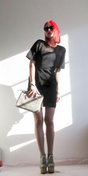 Hochwertige hellgraue Kunstleder-Clutch minimalistisch mit Leopardeninnenfutter NEU
