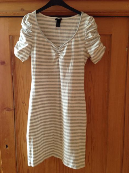 kurzes, gestreiftes Kleid