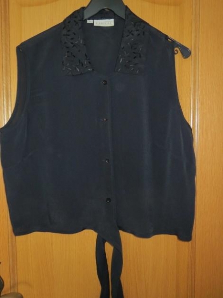 Bluse,schwarz,mit Kragen
