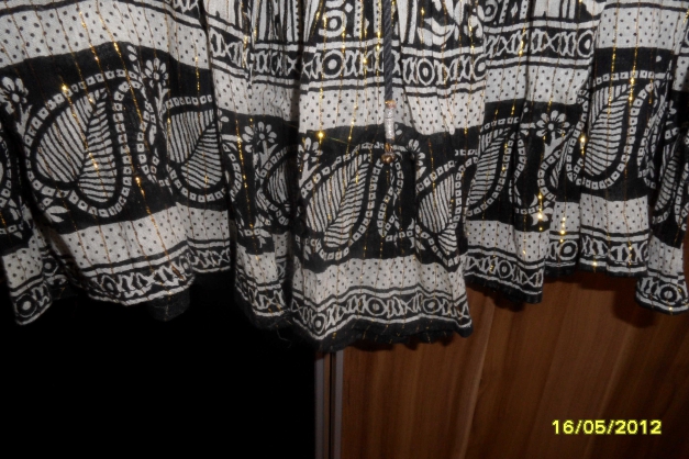 süßer Faltenrock, Hippirock, Frühling mit Goldfäden Gr. L schwarze/beige/ Boho 