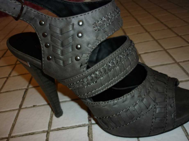 High-Heels mit vielen Details