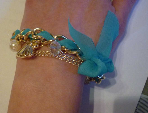 Armband mit Kettchen