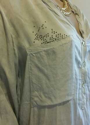 Wunderschöne Bluse mit Steinchen von Made in Italy