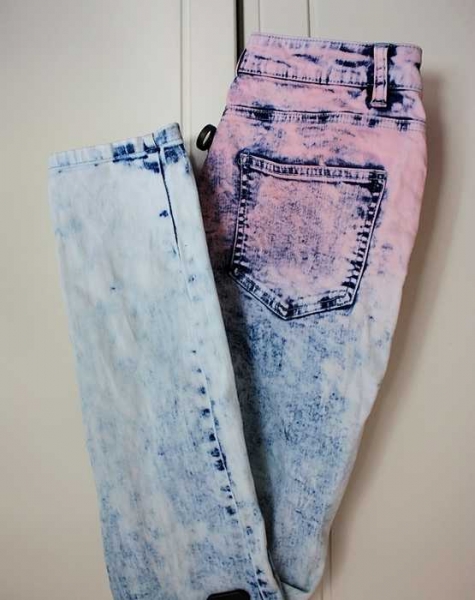 tolle und ausgefallene Statement Hipster Blogger Ombre-Jeans mit Farbverlauf in rosa und hellem blau