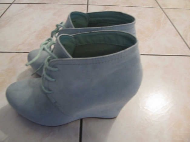 coole Ankle boots mit Keilabsatz