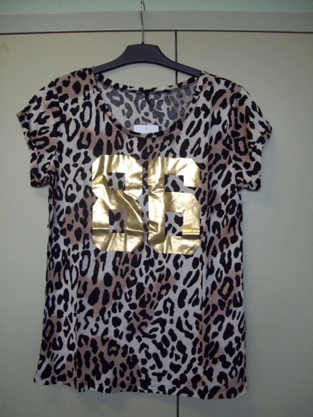 T-Shirt im Leo Look