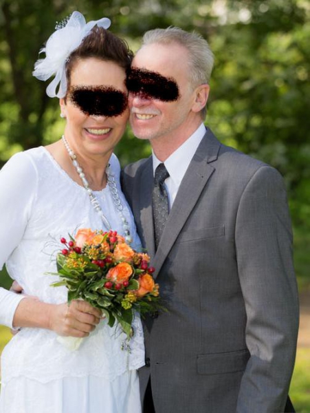 Hübscher Fascinator / Haarschmuck, hält mit Haarreif in weiß, zur Hochzeit oder Standesamt