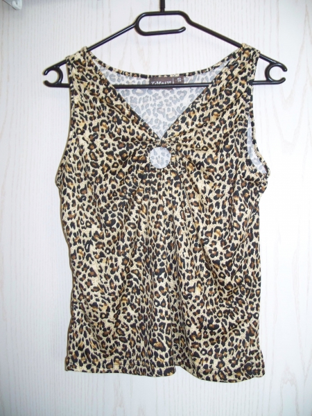 X-MAIL// Leo-Top mit V-Ausschnitt und Cut-Out Gr. 38/ 40 NEU