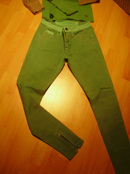 Campus  süße Röhrenjeans  grün Karos 27 XS