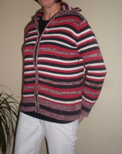 rot/ schwarz/ weiß gestreifte strickjacke