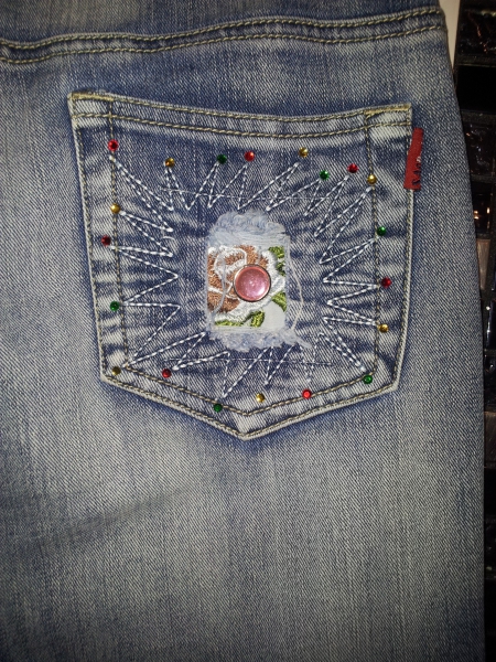 Sexy Hüft-Jeans mit toller Applikation