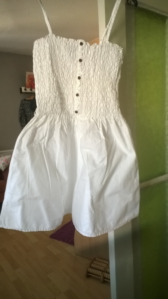 weißes kurzes kleid