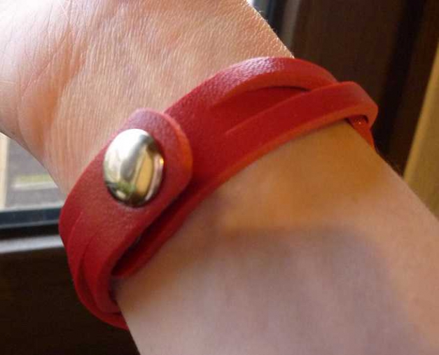 Rotes Kunstleder-Armband