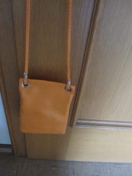 Kleine hellorange Handtasche/Handtäschchen