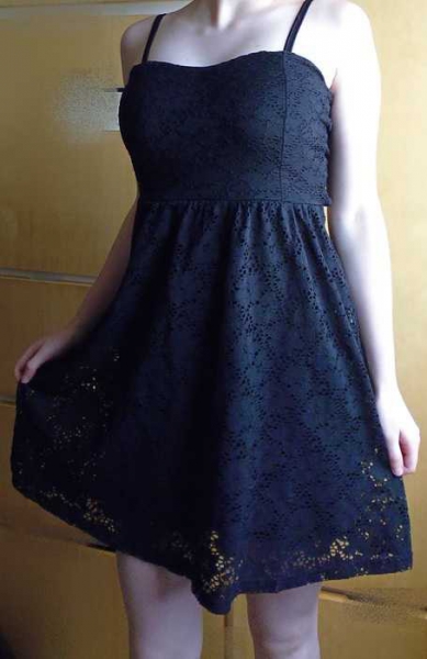 Spitzenkleid, Rückenausschnitt, edel