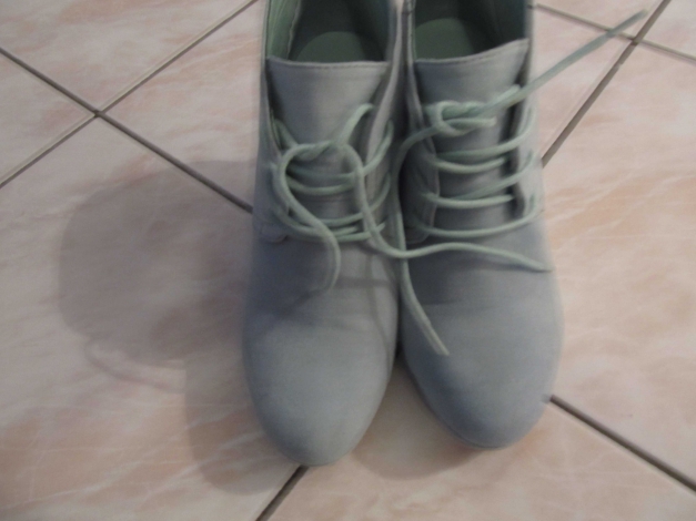 coole Ankle boots mit Keilabsatz