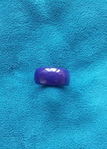 Breiter Ring lila Kunststoff