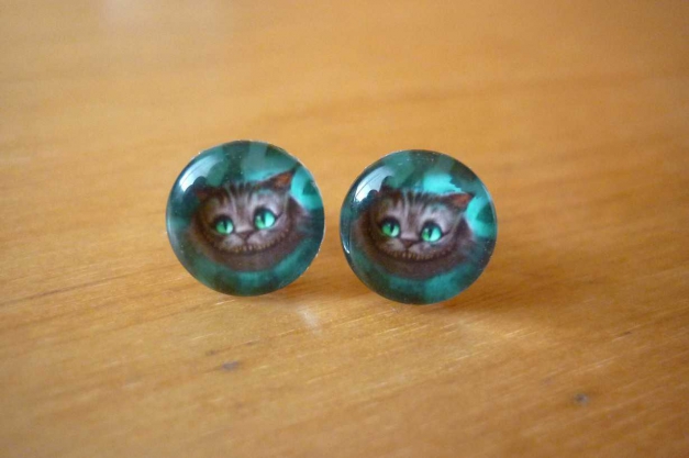 Kleine Ohrstecker Grinsekatze Grins Alice im Wunderland Wonderand blau Ohrringe 